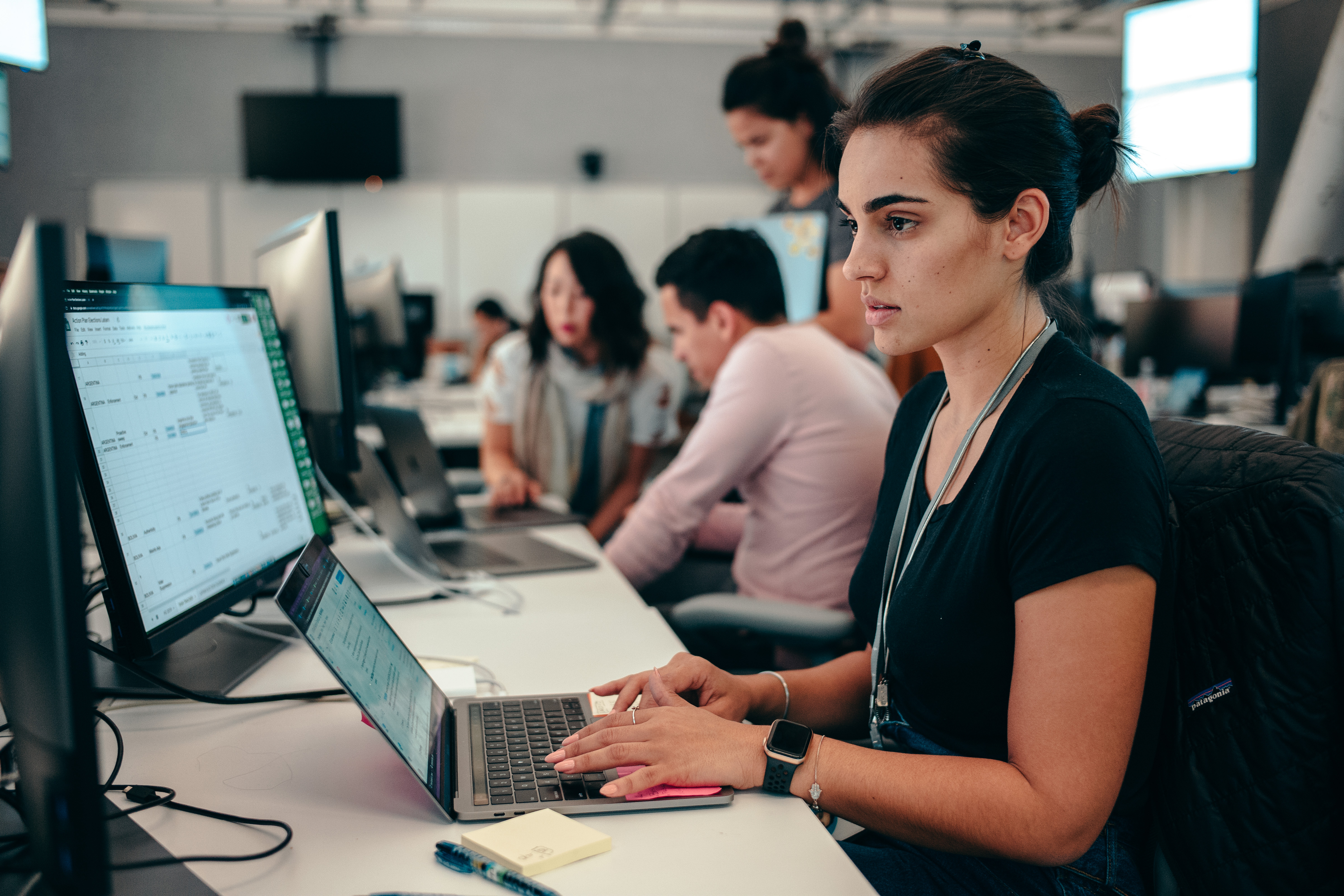 Бронирование жилья. Субъекты картинки для фотошопа одежда крипто арт. Сдвоенный твиттер. It программист. Киберхондрия.