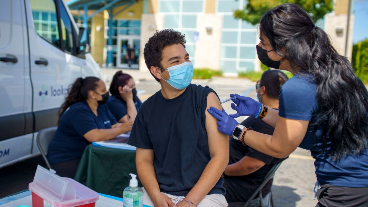 صورة Bringing COVID-19 Vaccines to Underserved Communities in the US