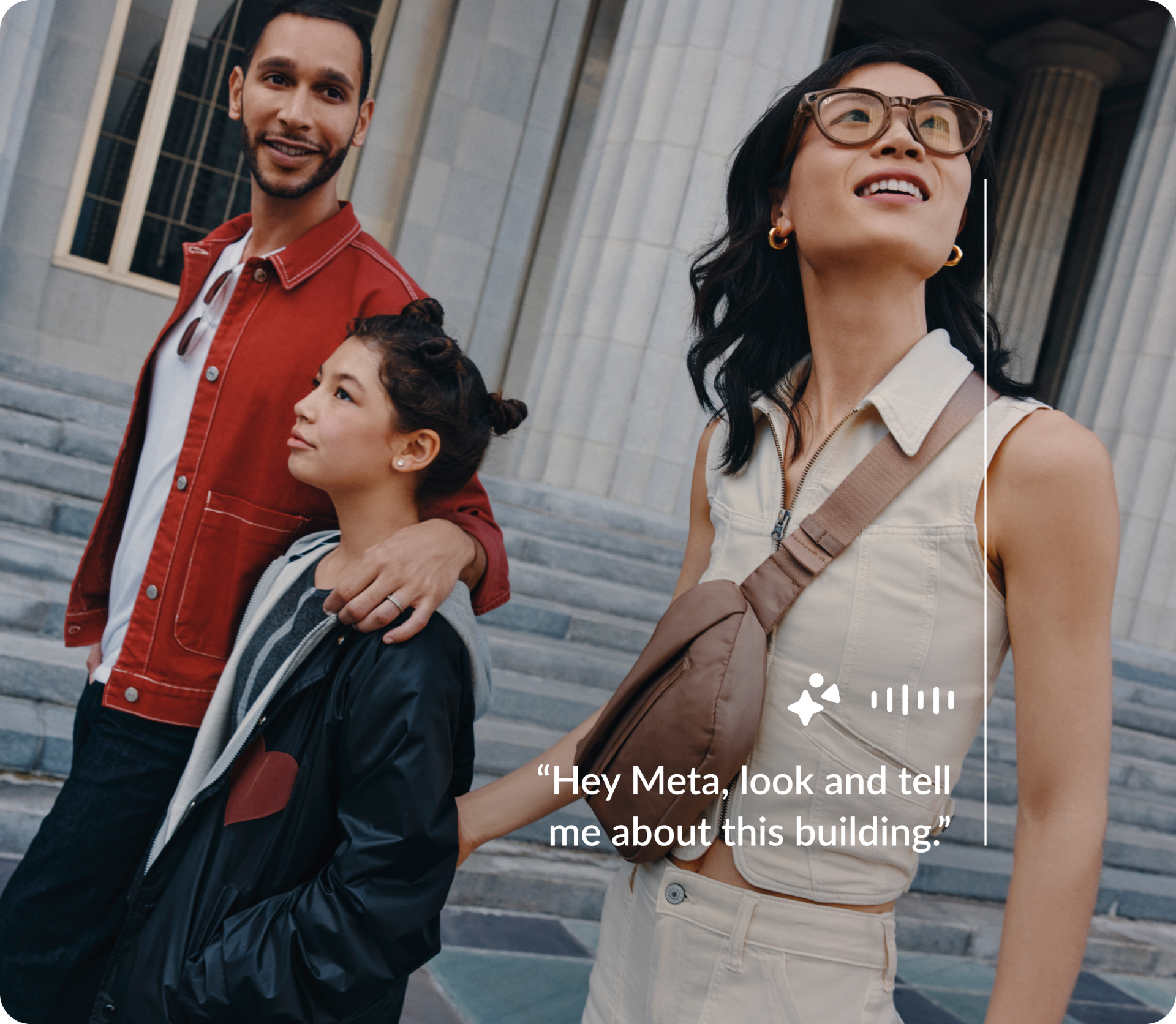 04_Ask_Carousel 1 Attēls, kurā redzama sieviete, kas valkā Ray-Ban Meta viedās brilles, izmantojot Meta AI funkciju