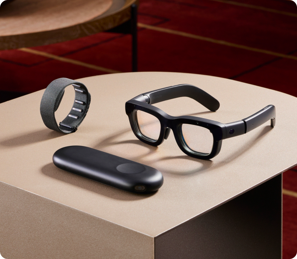 Image of Orion glasses, wristband and controller 