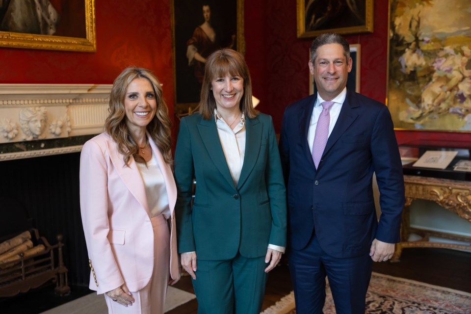 The Chancellor of the Exchequer Rachel Reeves meets with Meta Chief Global Affairs Officer, Joel Kaplan, and Meta Head of Global Business Group, Nicola Mendelshon, and tried out their latest ‘wearables’ at 11 Downing Street.