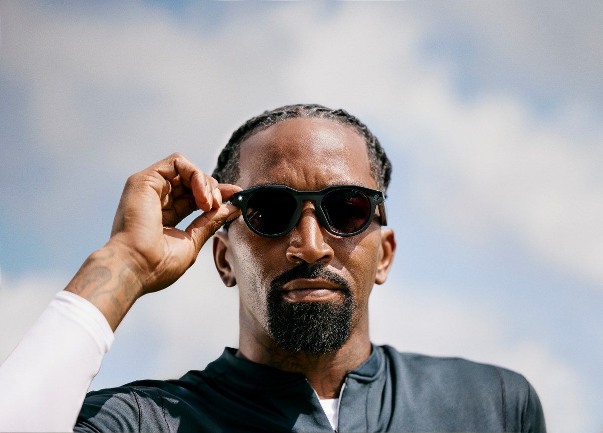 Oakley Meta HSTN Set to Launch in India on December 1, with Performance-Driven AI Features