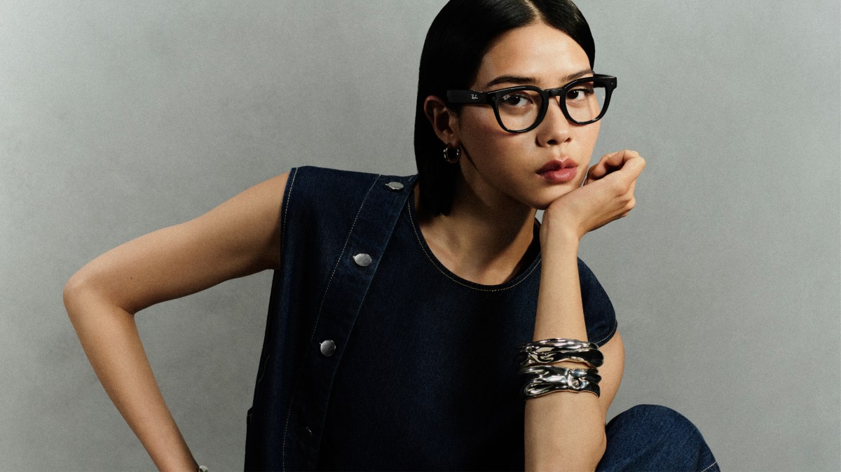 Woman wearing Ray-Ban Meta glasses